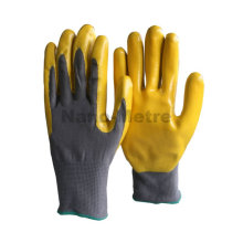 NMSAFETY Guantes revestidos de nitrilo de nylon amarillo que trabajan guantes para clima frío